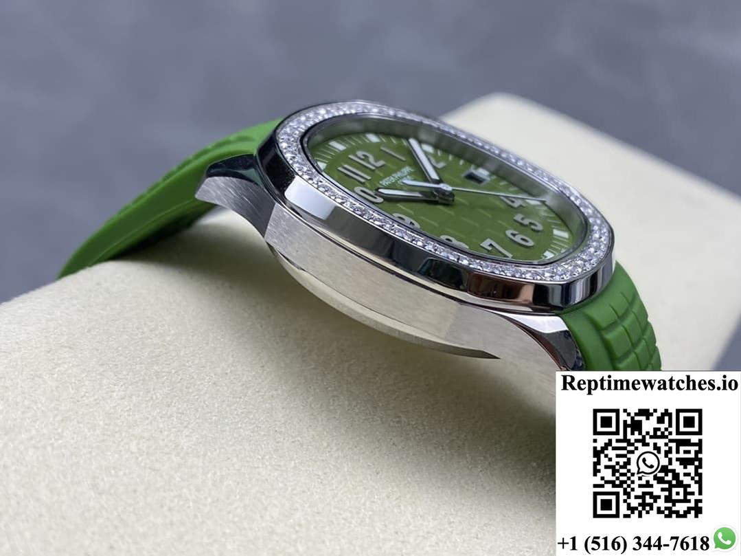 Patek Philippe AQUANAUT 5267-200A-011 GR Factory Date Display