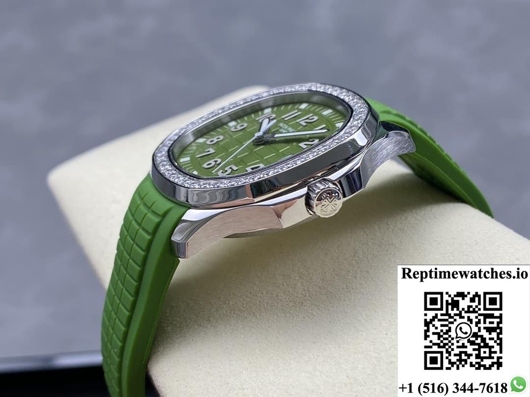 Patek Philippe AQUANAUT 5267-200A-011 GR Factory Date Display