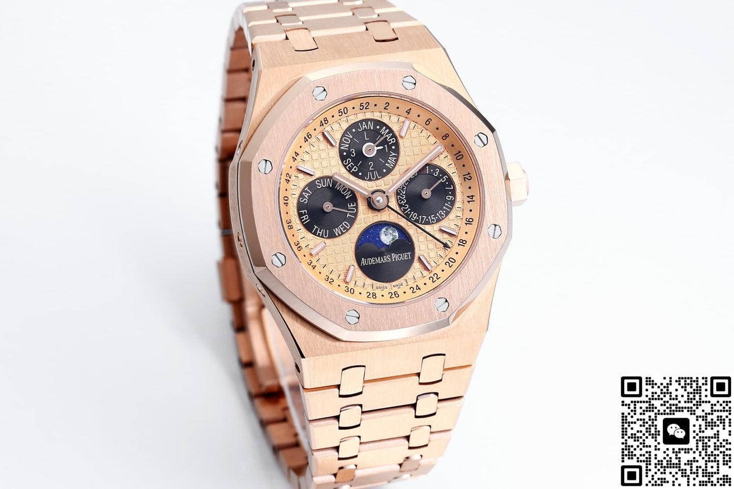 Audemars Piguet Royal Oak 26584OR.OO.1220OR.01 BBS Factory Calendar Display